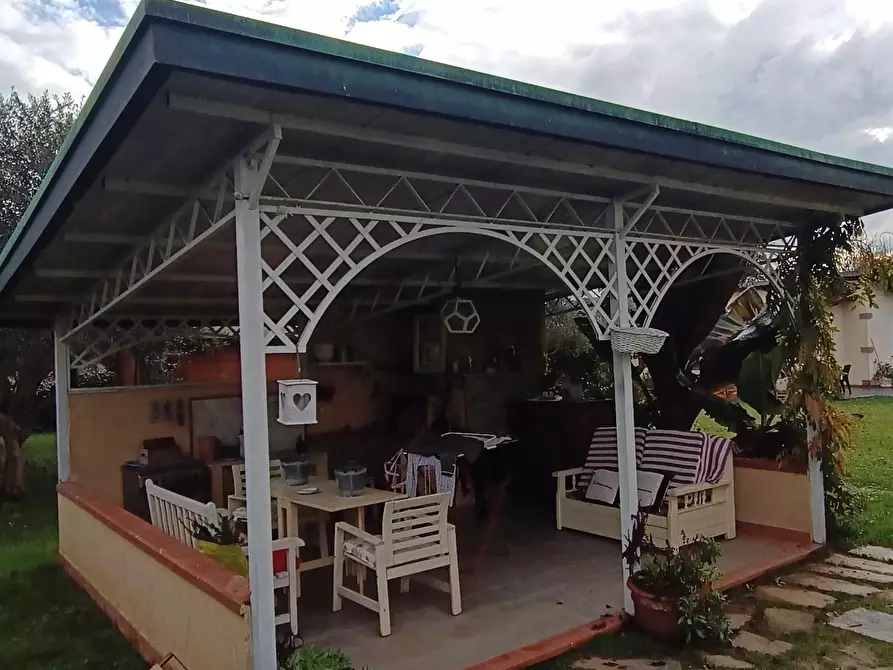 Immagine 9 di Villa in vendita  a Montignoso