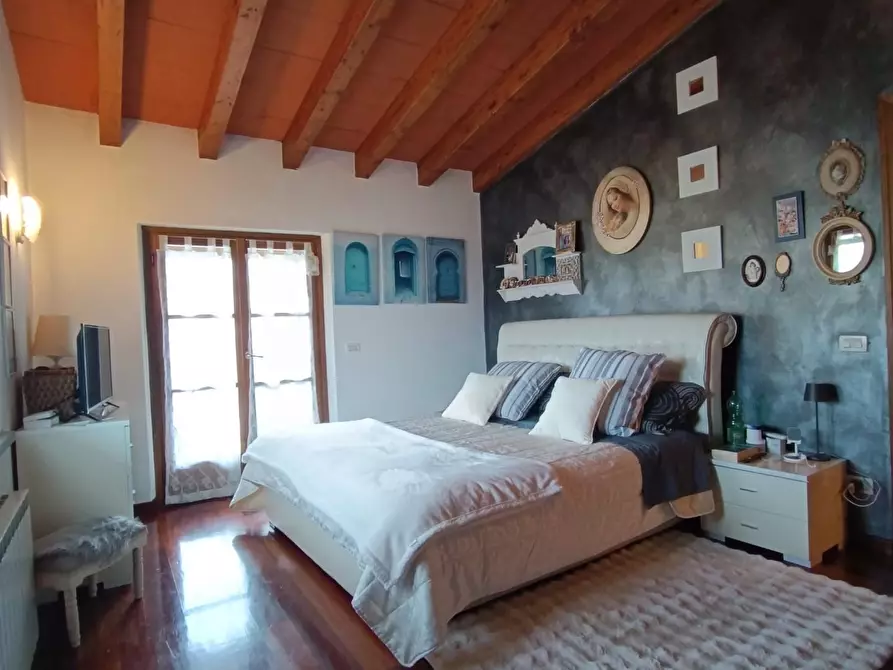 Immagine 48 di Villa in vendita  a Montignoso