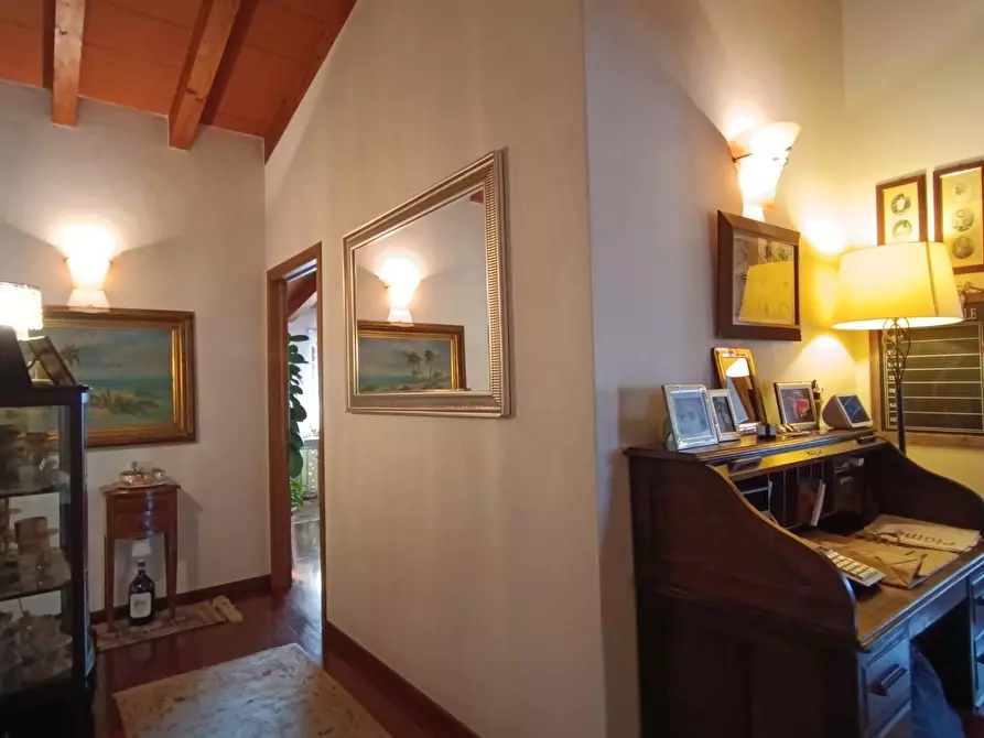 Immagine 38 di Villa in vendita  a Montignoso