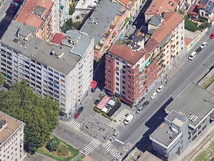 Immagine 2 di Negozio in vendita  a Milano