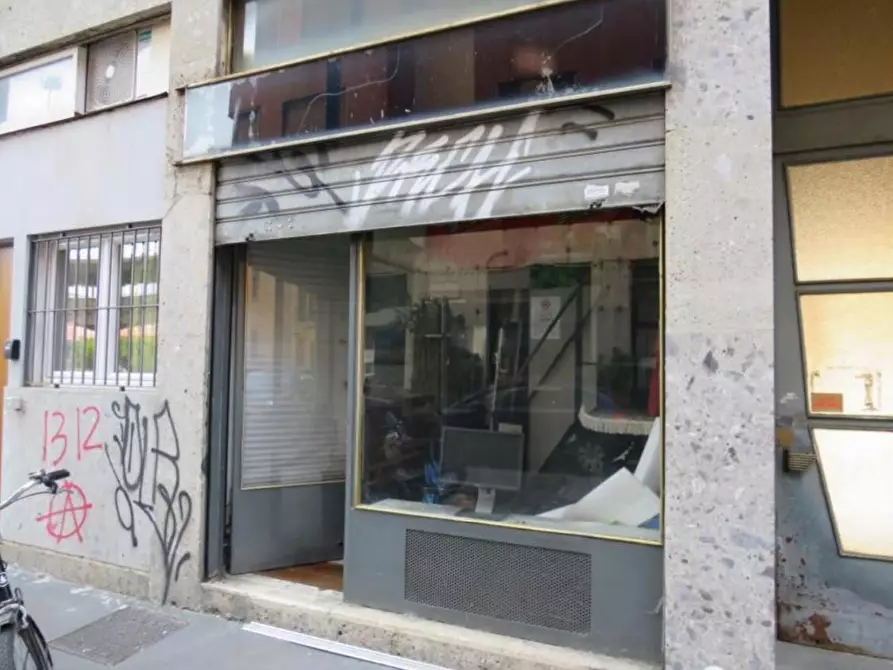 Immagine 1 di Negozio in vendita  a Milano