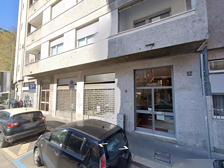 Immagine 3 di Negozio in vendita  a Milano