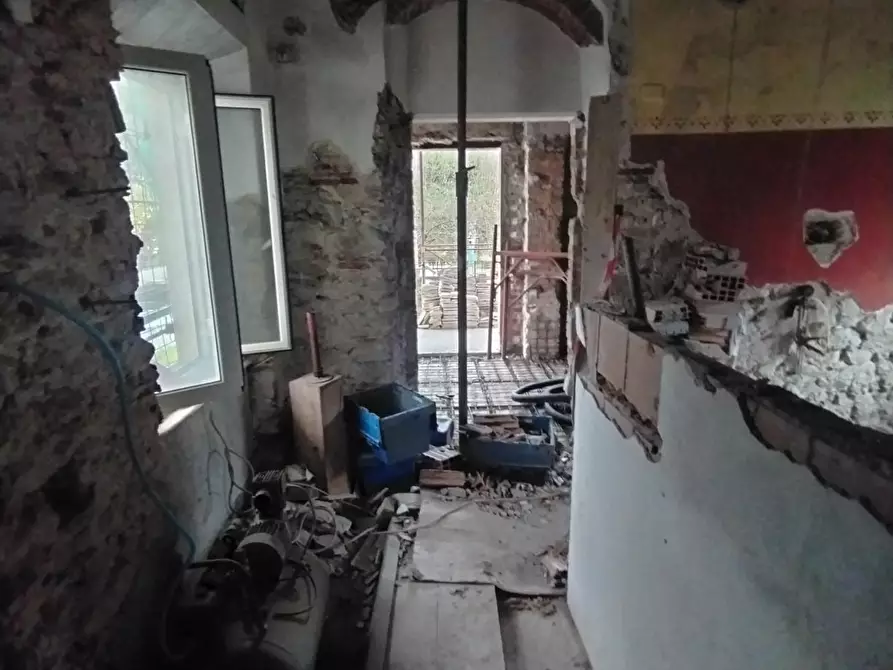 Immagine 7 di Porzione di casa in vendita  a Massa