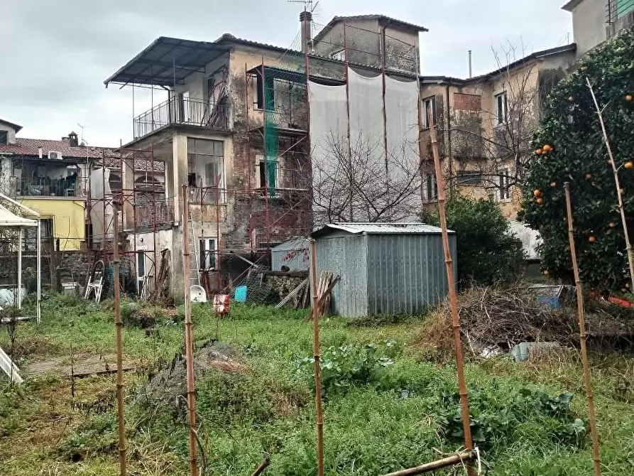 Immagine 17 di Porzione di casa in vendita  a Massa