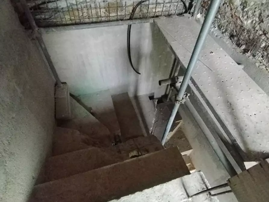 Immagine 15 di Porzione di casa in vendita  a Massa