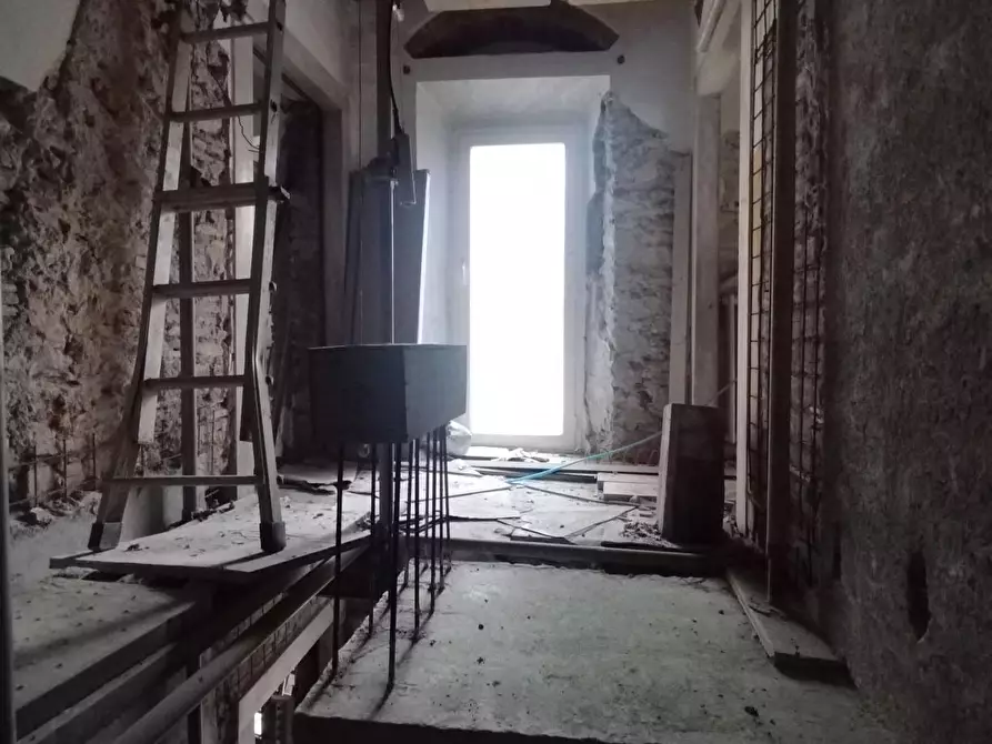 Immagine 16 di Porzione di casa in vendita  a Massa