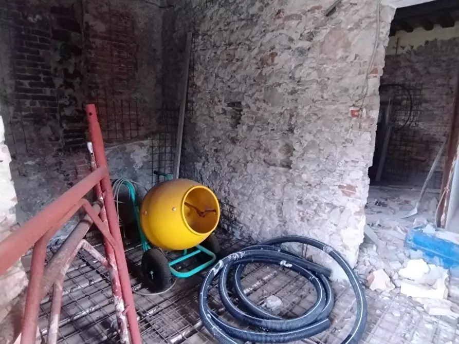 Immagine 11 di Porzione di casa in vendita  a Massa