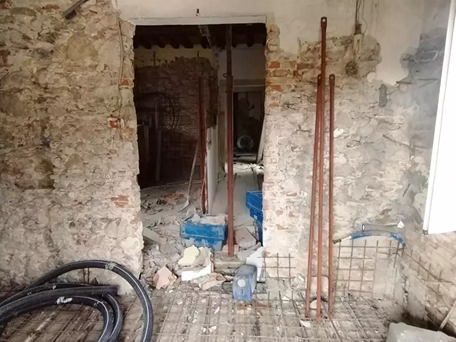 Immagine 13 di Porzione di casa in vendita  a Massa