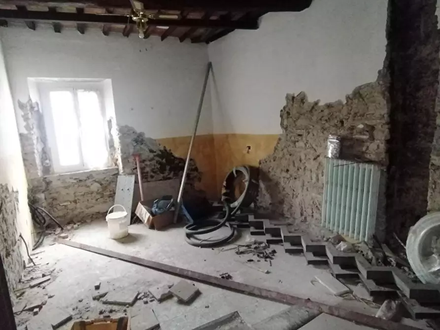 Immagine 8 di Porzione di casa in vendita  a Massa