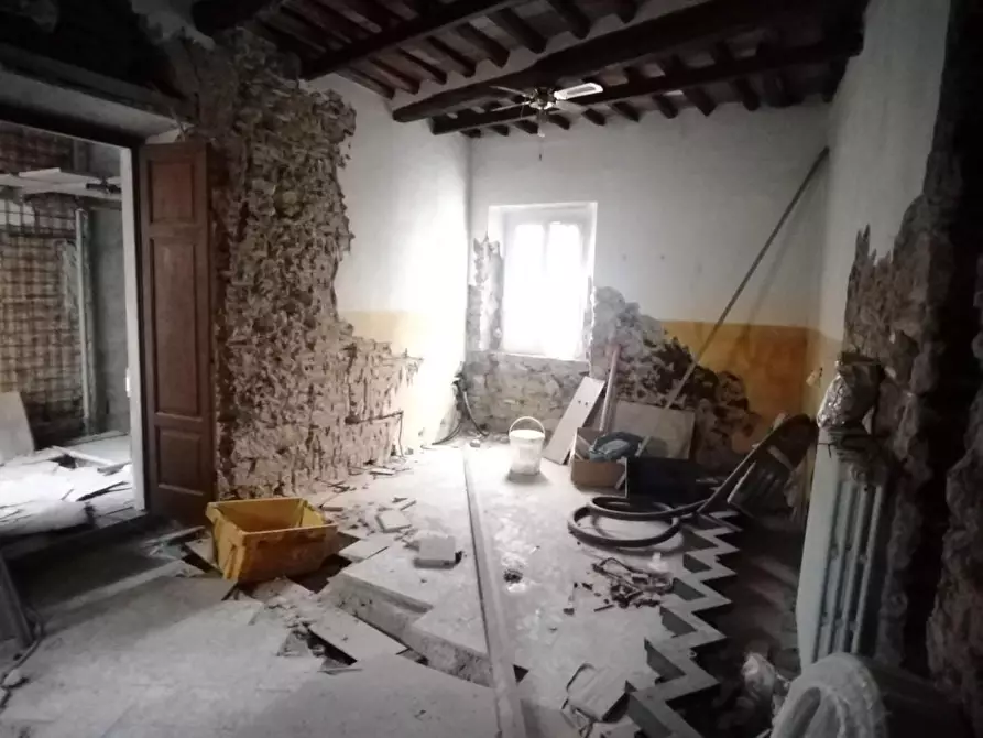 Immagine 5 di Porzione di casa in vendita  a Massa