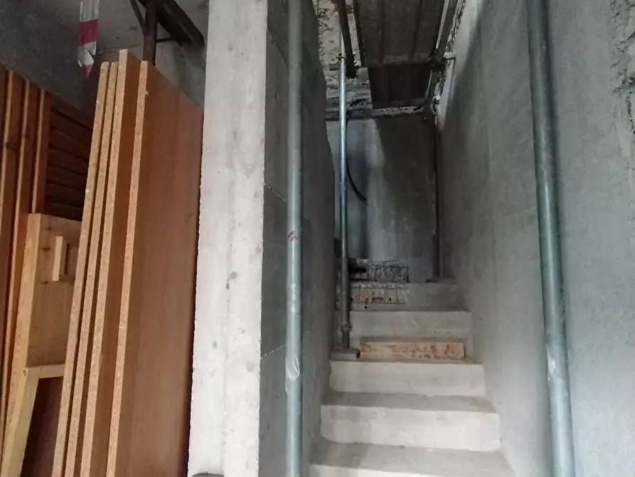 Immagine 9 di Porzione di casa in vendita  a Massa