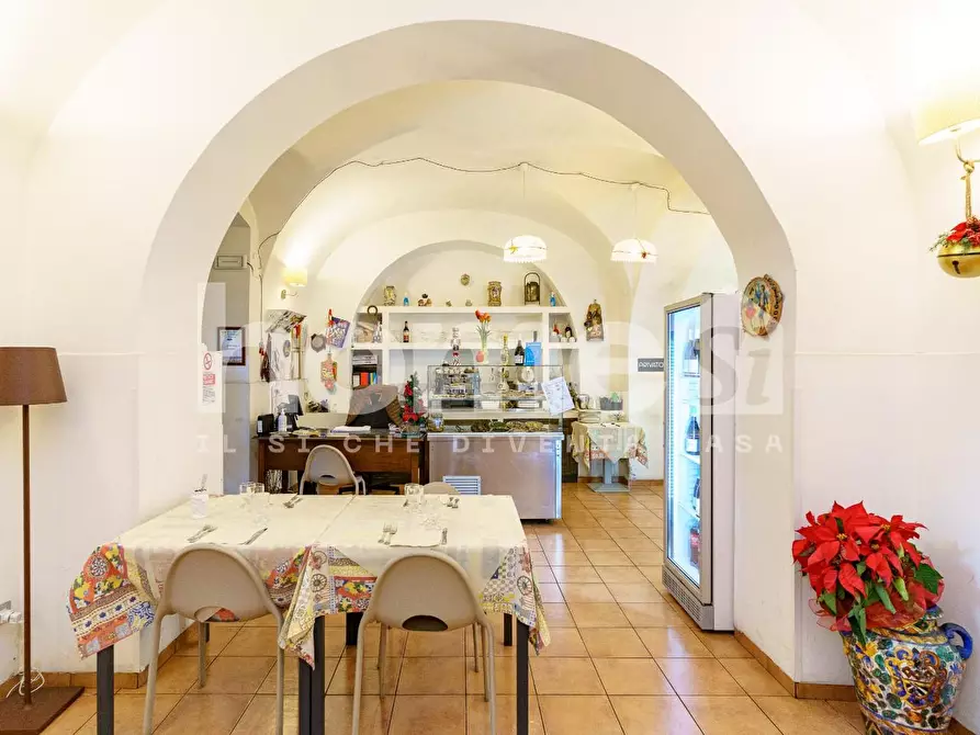 Immagine 12 di Negozio in vendita  a Catania
