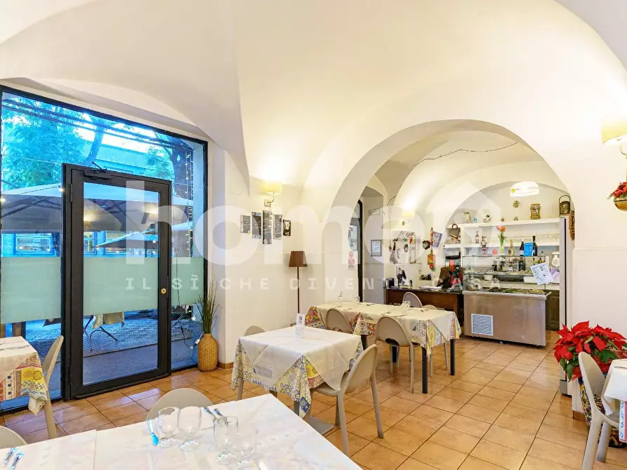 Immagine 11 di Negozio in vendita  a Catania