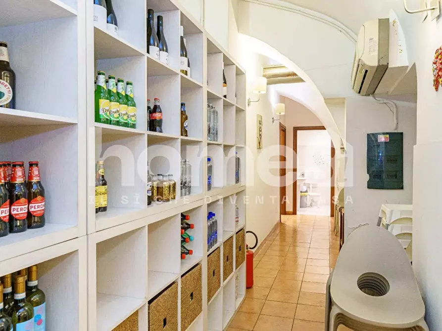 Immagine 17 di Negozio in vendita  a Catania