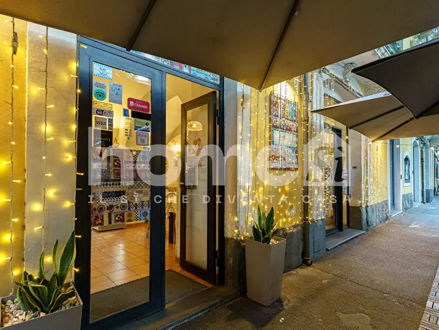 Immagine 1 di Negozio in vendita  a Catania