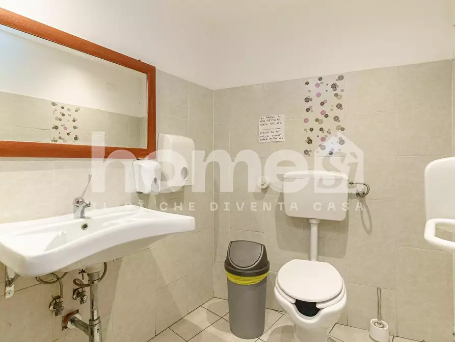 Immagine 22 di Negozio in vendita  a Catania