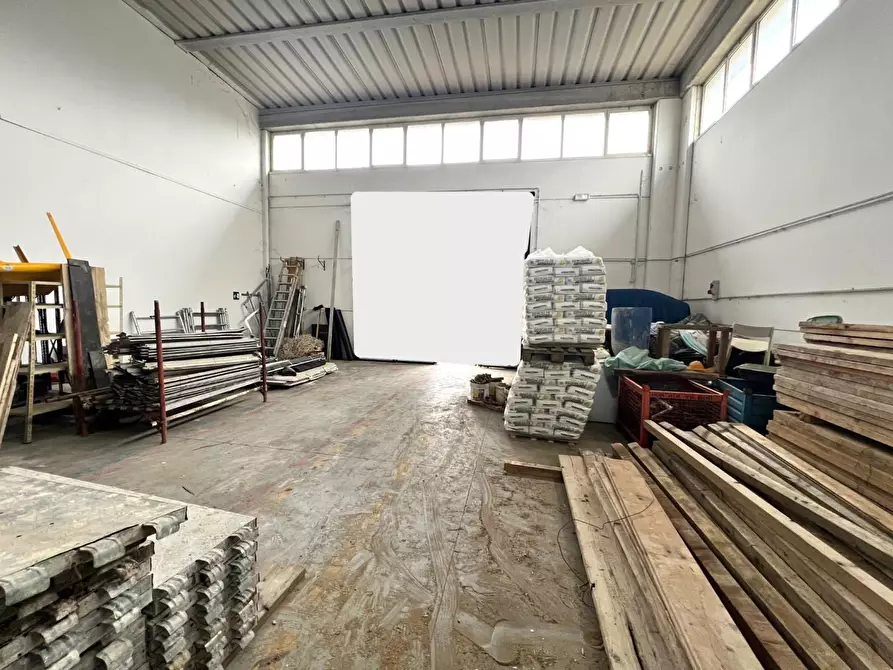 Immagine 3 di Locale commerciale in vendita  a Montelupo Fiorentino