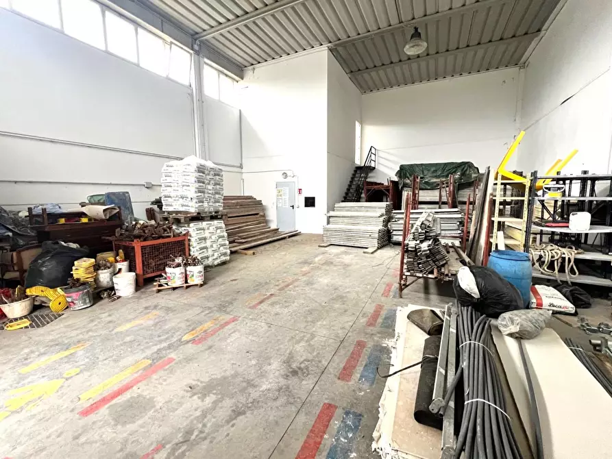 Immagine 8 di Locale commerciale in vendita  a Montelupo Fiorentino