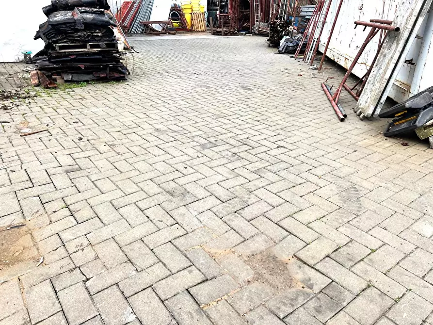 Immagine 11 di Locale commerciale in vendita  a Montelupo Fiorentino