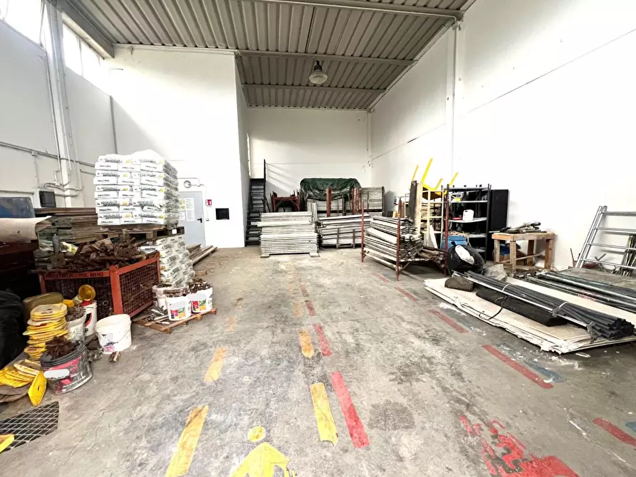 Immagine 9 di Locale commerciale in vendita  a Montelupo Fiorentino