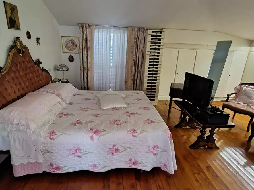 Immagine 13 di Mansarda in vendita  a Carrara