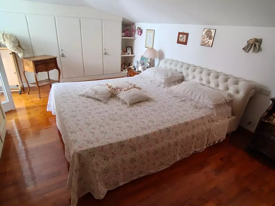 Immagine 17 di Mansarda in vendita  a Carrara