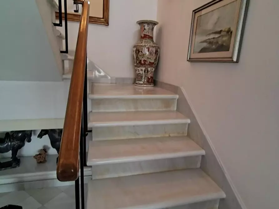 Immagine 10 di Mansarda in vendita  a Carrara