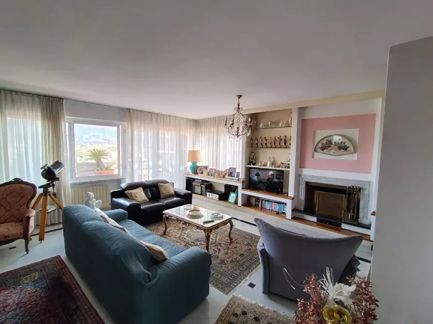 Immagine 1 di Mansarda in vendita  a Carrara