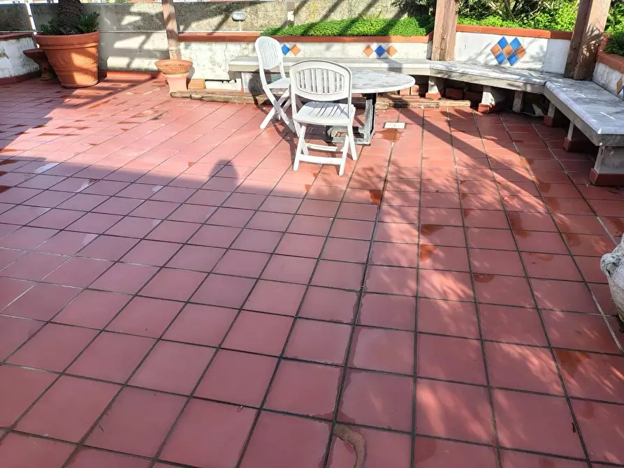 Immagine 16 di Mansarda in vendita  a Carrara