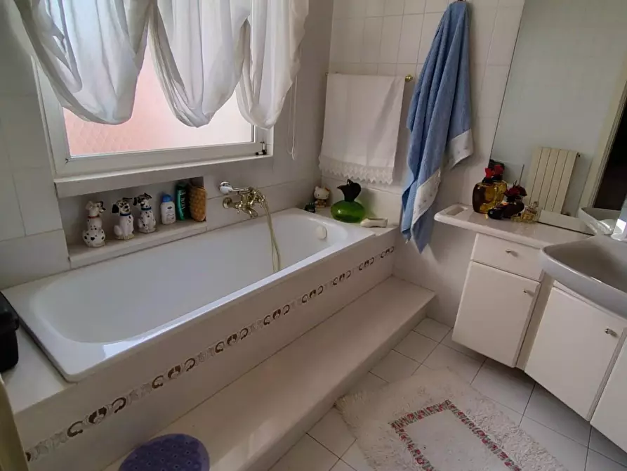 Immagine 21 di Mansarda in vendita  a Carrara