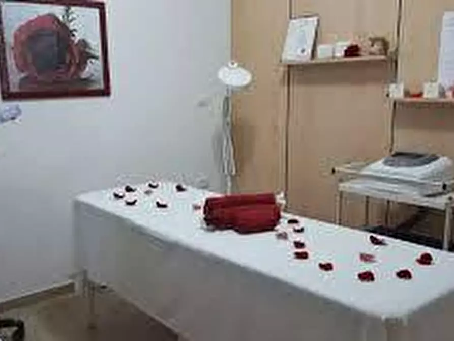 Immagine 12 di Attività commerciale in vendita  a Rivarolo Canavese