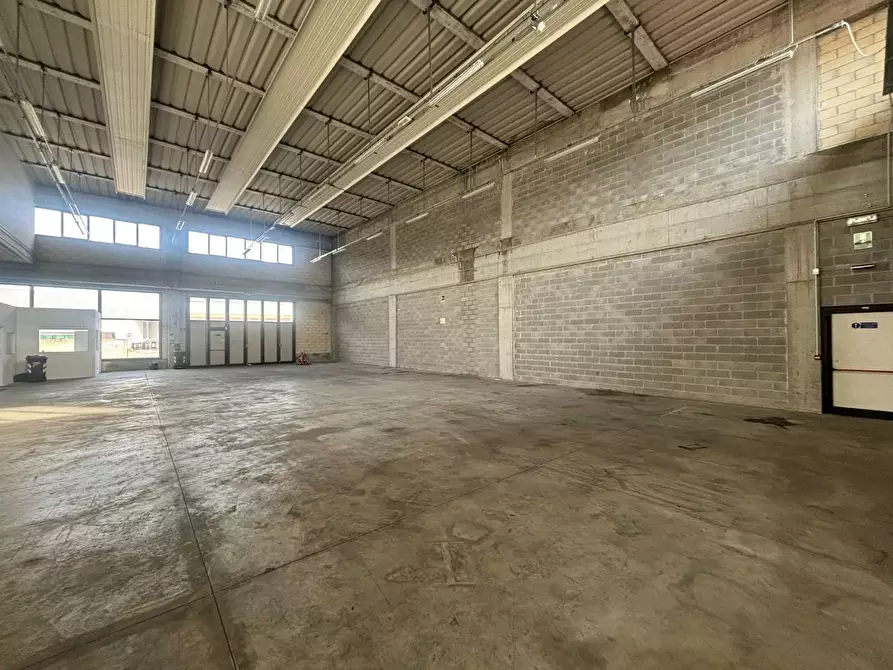 Immagine 1 di Attività artigianale in affitto  a Capraia E Limite