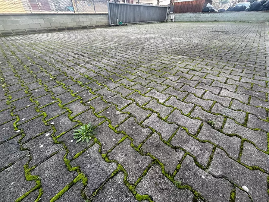 Immagine 10 di Attività artigianale in affitto  a Capraia E Limite