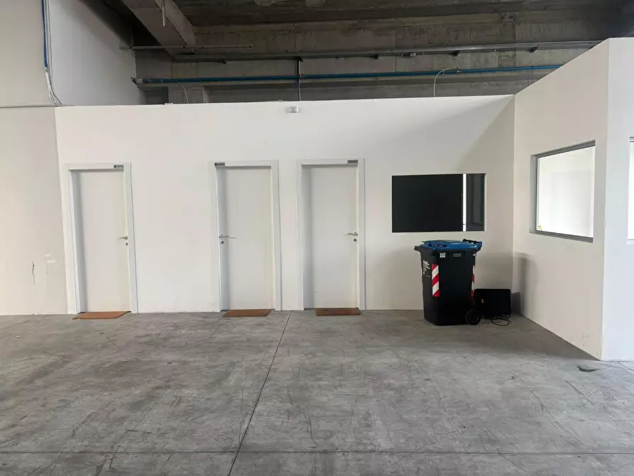 Immagine 6 di Attività artigianale in affitto  a Capraia E Limite