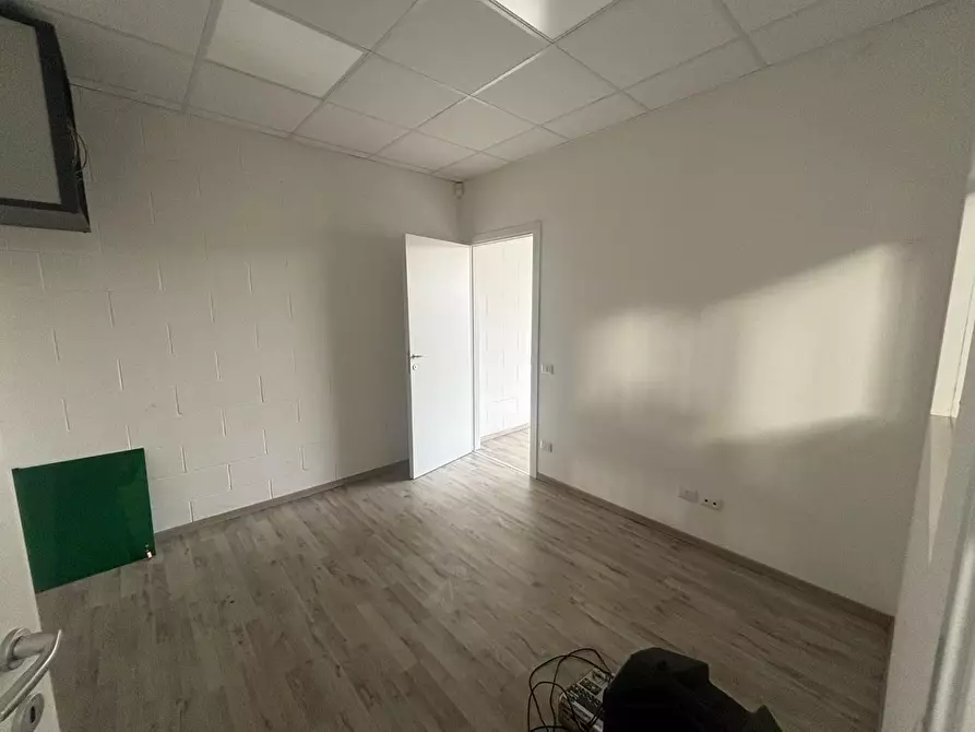 Immagine 7 di Attività artigianale in affitto  a Capraia E Limite