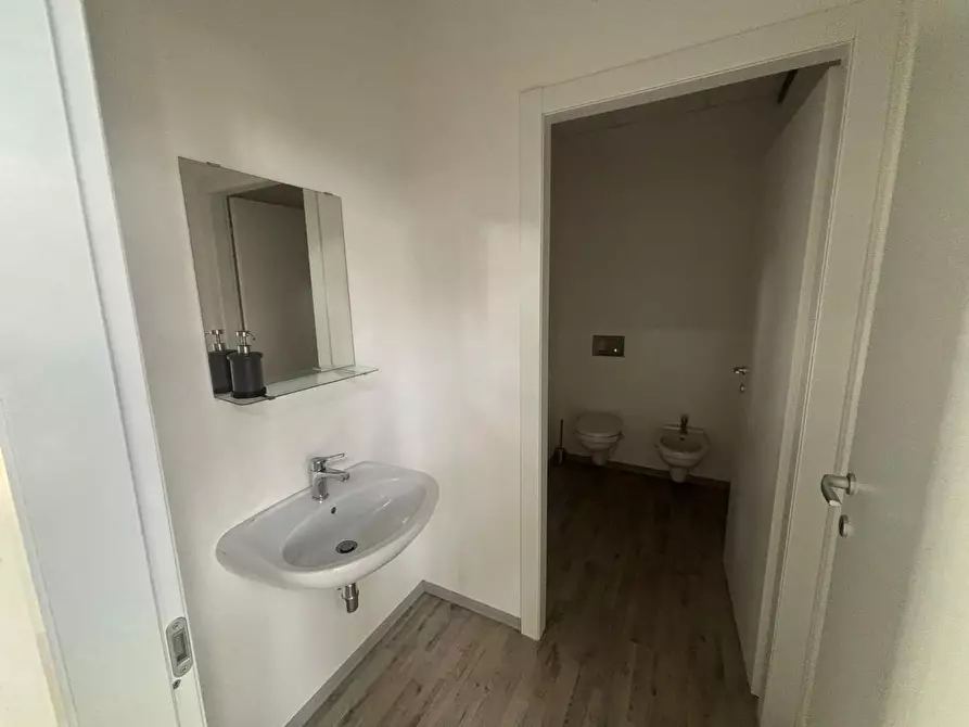 Immagine 8 di Attività artigianale in affitto  a Capraia E Limite