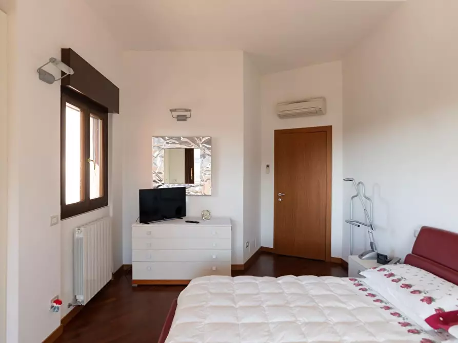 Immagine 46 di Casa indipendente in vendita  a Carrara