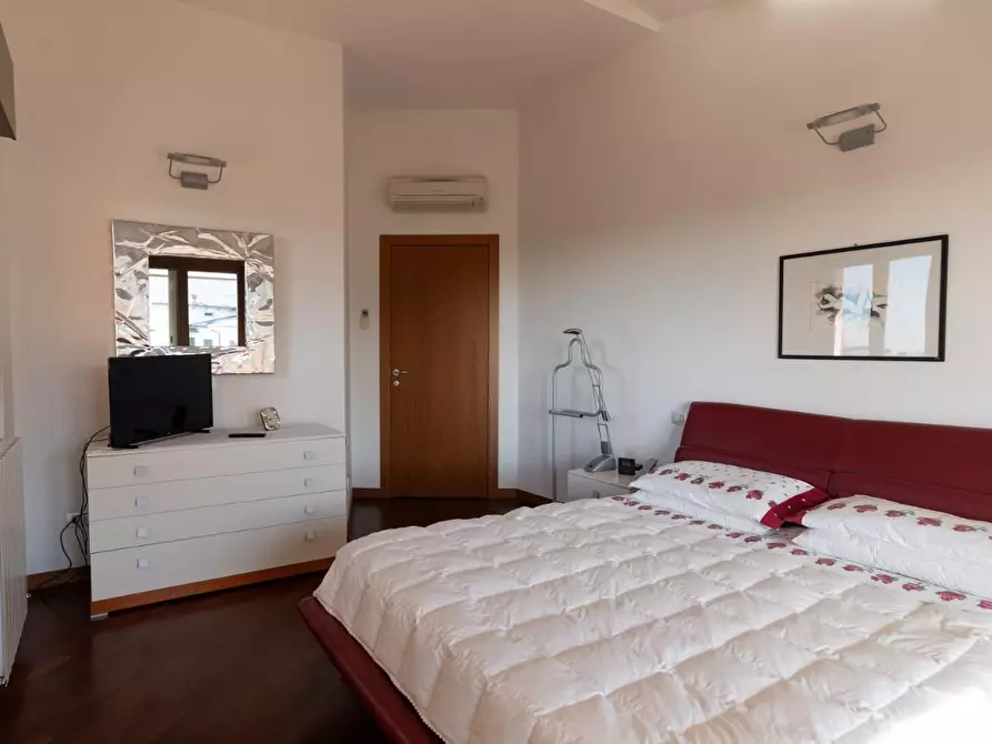 Immagine 42 di Casa indipendente in vendita  a Carrara