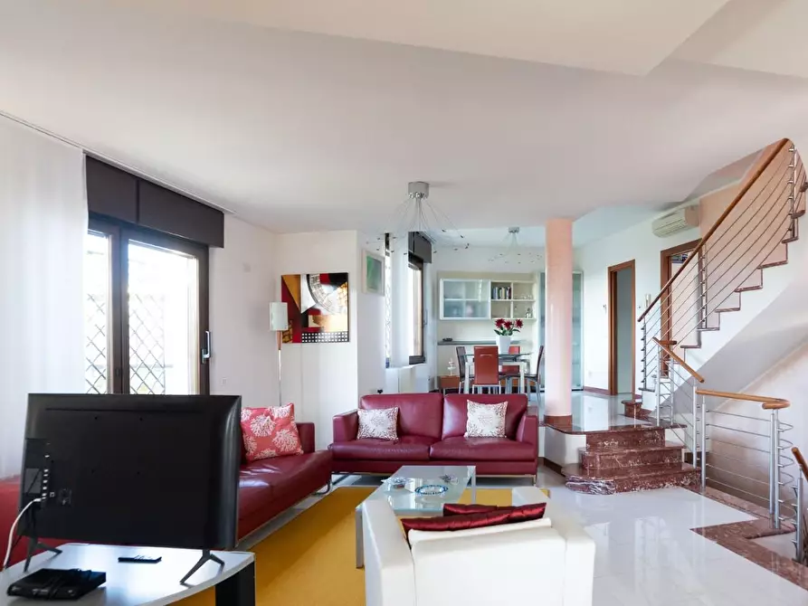 Immagine 87 di Casa indipendente in vendita  a Carrara