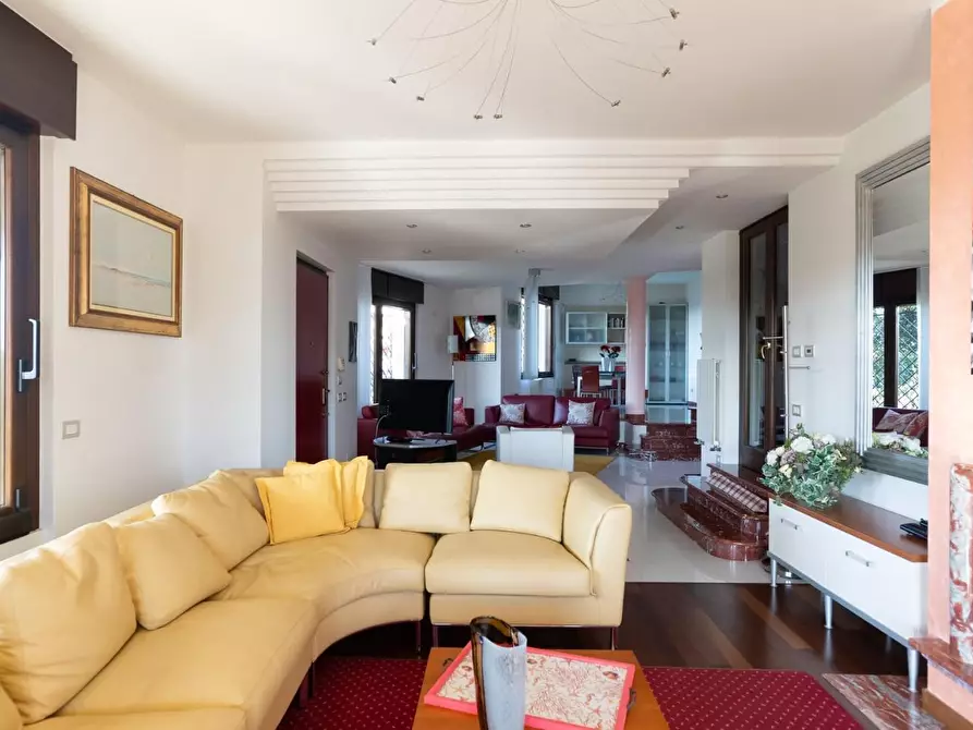 Immagine 66 di Casa indipendente in vendita  a Carrara