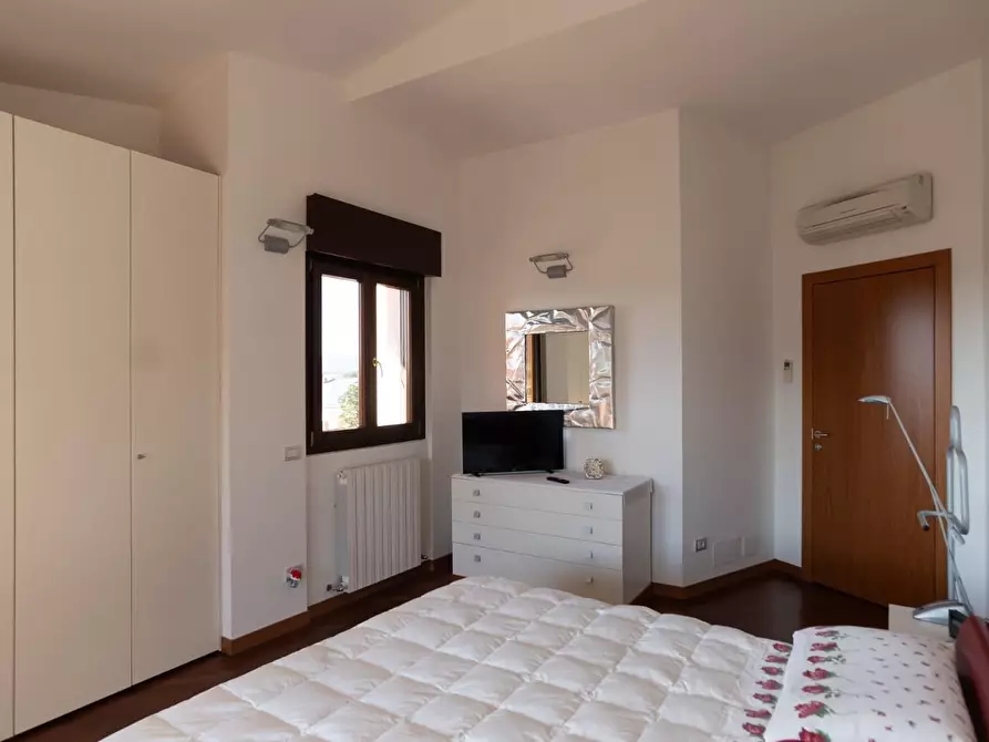 Immagine 41 di Casa indipendente in vendita  a Carrara