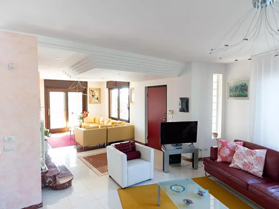 Immagine 56 di Casa indipendente in vendita  a Carrara