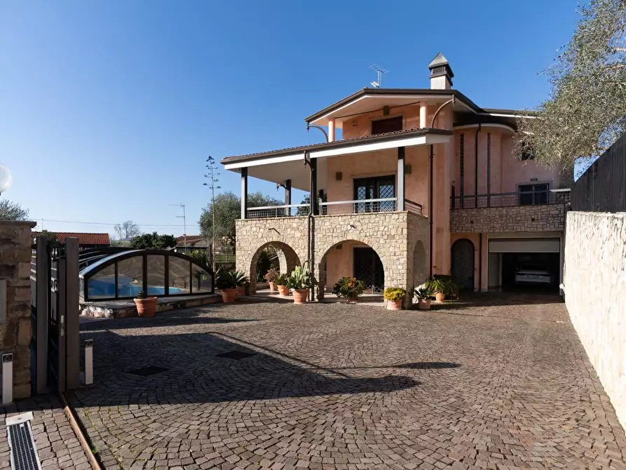 Immagine 2 di Casa indipendente in vendita  a Carrara