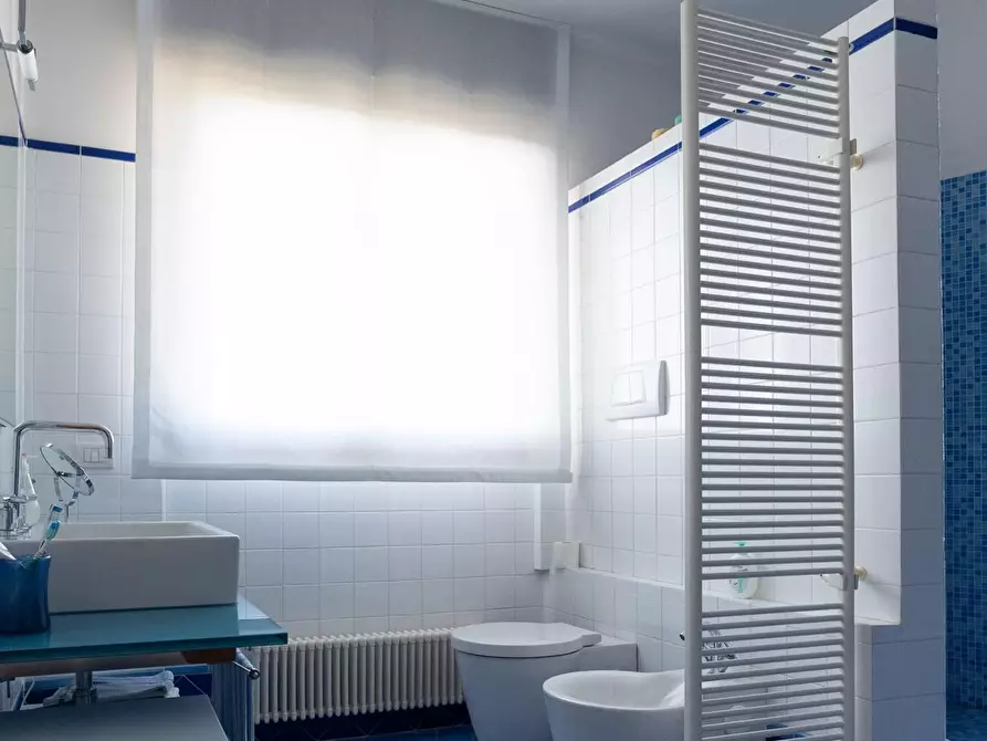 Immagine 18 di Casa indipendente in vendita  a Carrara