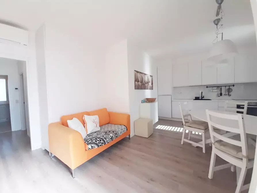 Immagine 2 di Appartamento in vendita  a Cecina