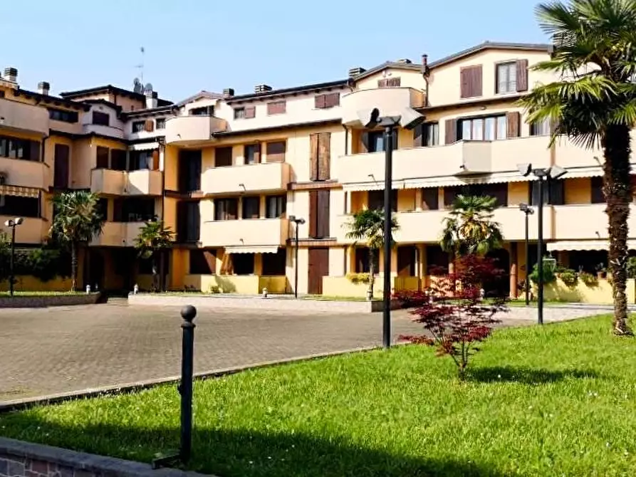 Immagine 5 di Garage in vendita  a Cologno Monzese