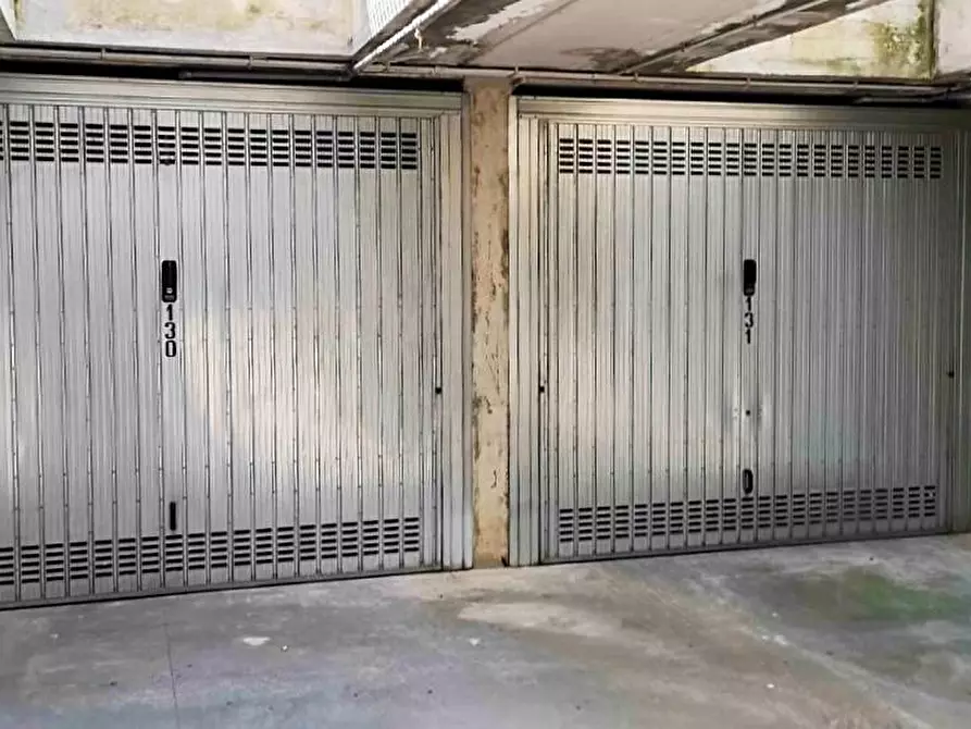 Immagine 1 di Garage in vendita  a Cologno Monzese