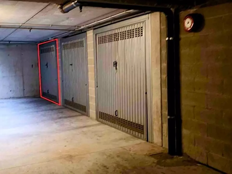 Immagine 1 di Garage in vendita  a Cologno Monzese