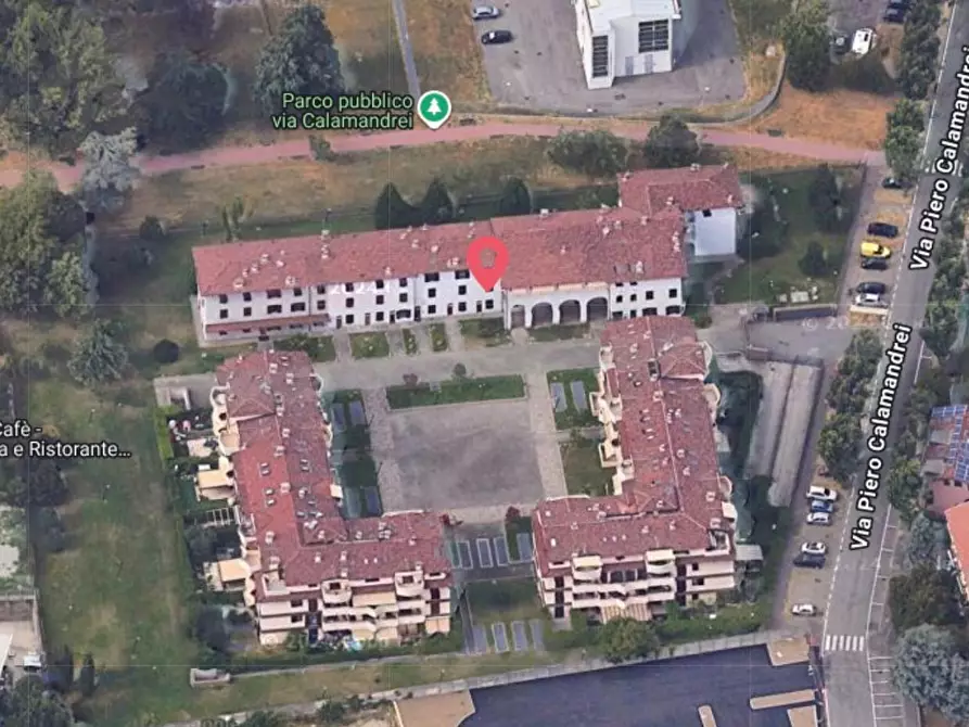 Immagine 6 di Garage in vendita  a Cologno Monzese