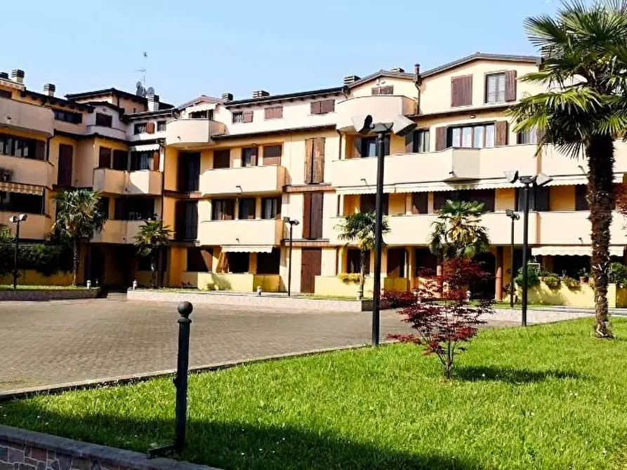 Immagine 1 di Garage in vendita  a Cologno Monzese